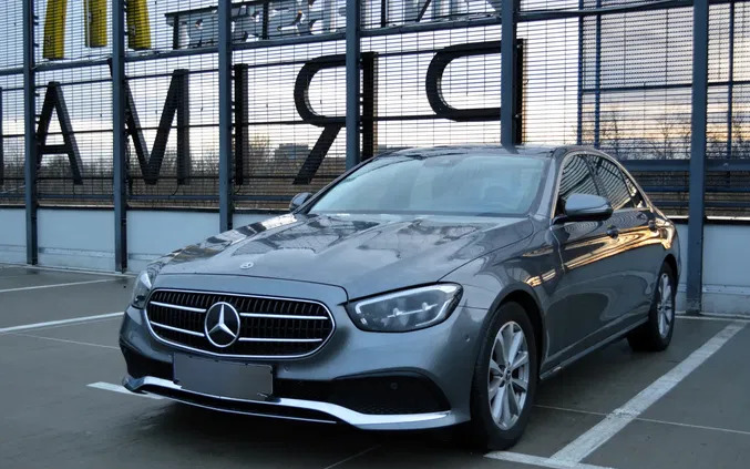 samochody osobowe Mercedes-Benz Klasa E cena 173000 przebieg: 68200, rok produkcji 2021 z Wrocław